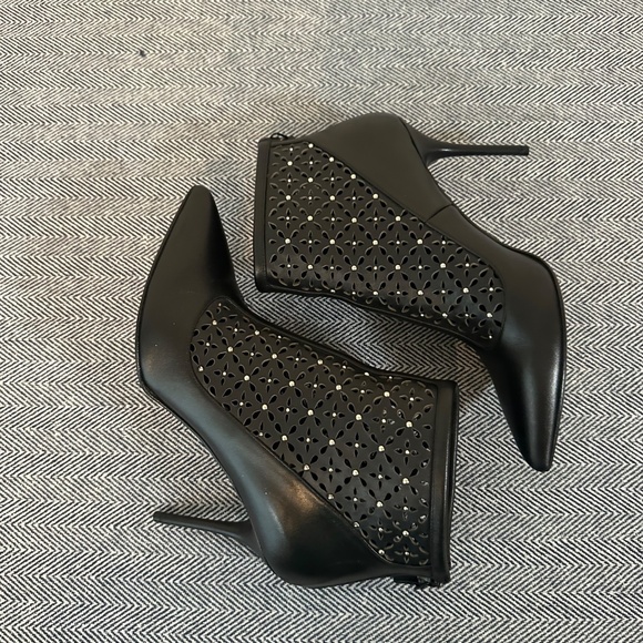 Alexander McQueen Leather Lasercut Floral Leather Booties - Picture 4 of 8